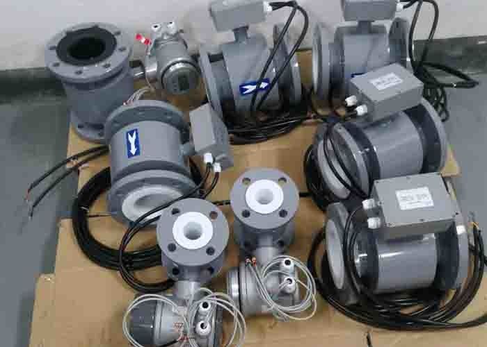 Flanged Magnetic Inductive Flow Meter GPRS Communication Remotely Read